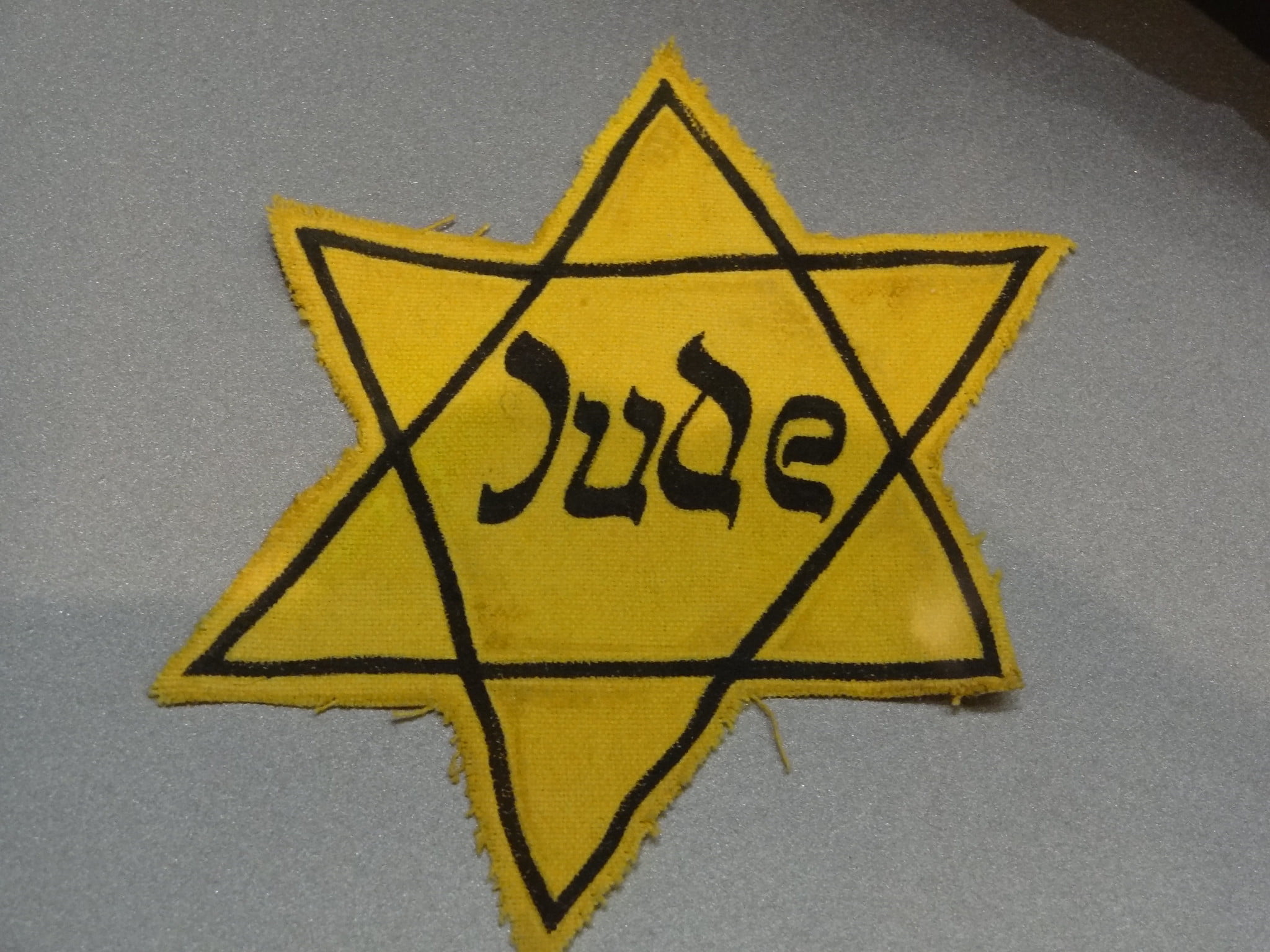 Antisemitismus: Nazis zwangen Jüdinnen und Juden, den gelben Stern zu tragen