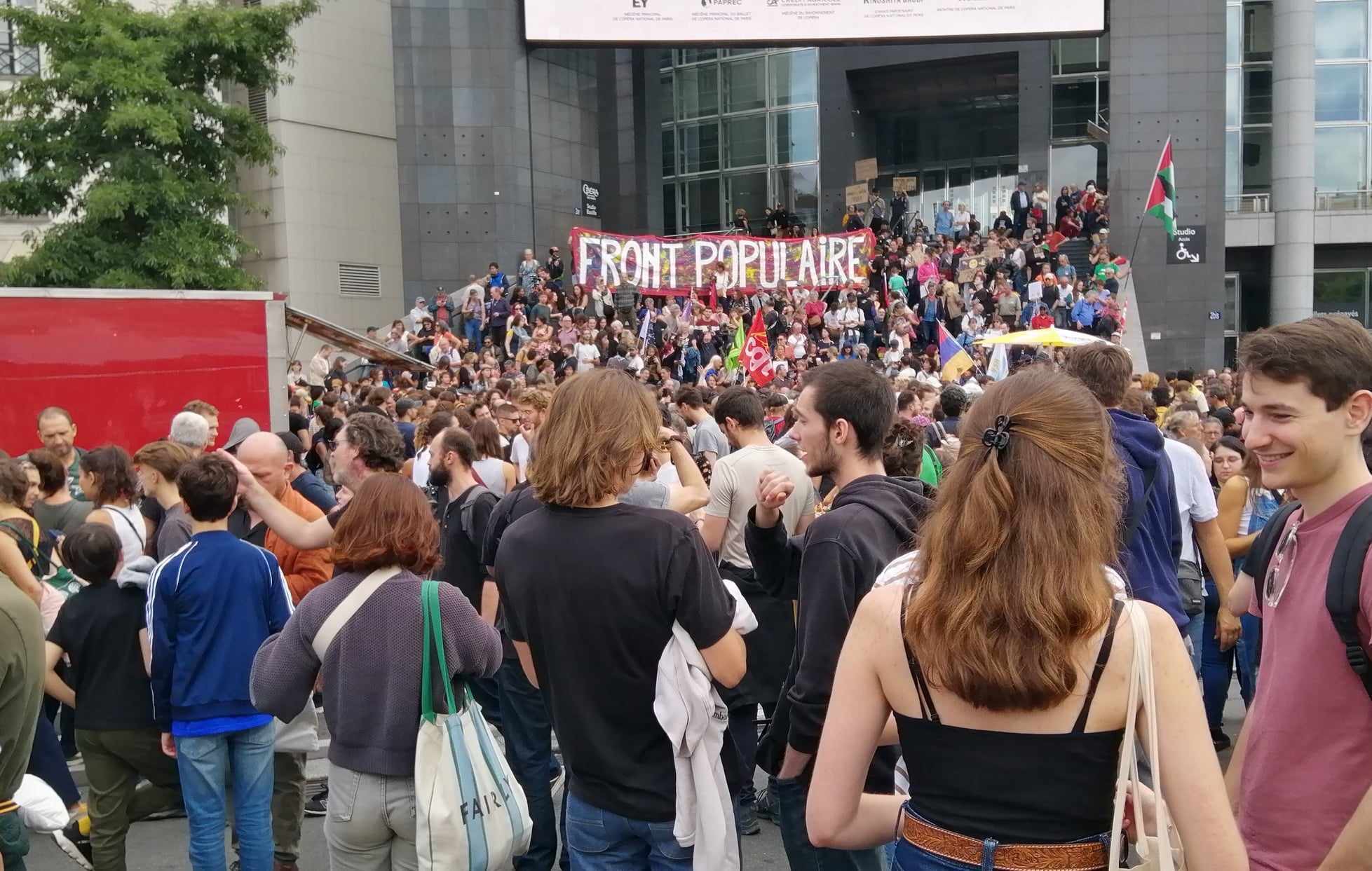 Protest gegen Macron und Barnier